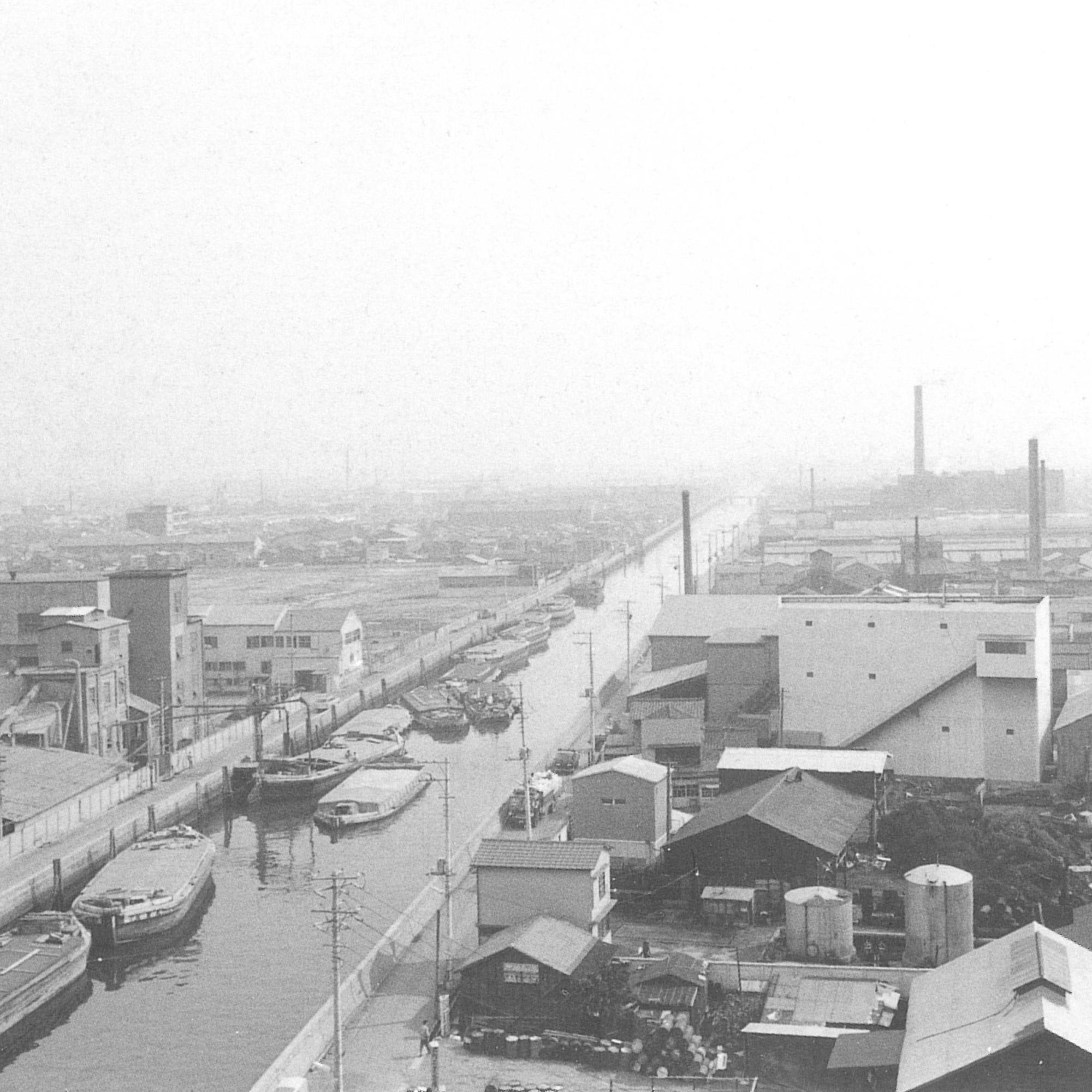 小名木川遠望（昭和40年頃）（江東区教育委員会蔵）